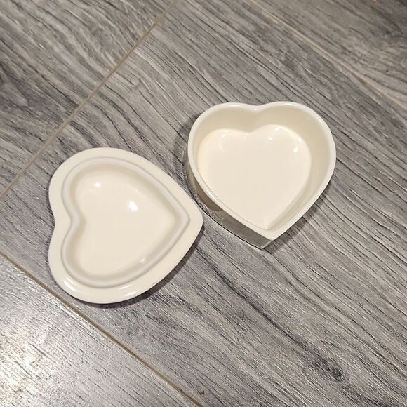 EUC Vintage 80's Ceramic SM Heart Jewelry Box - Picture 4 of 7